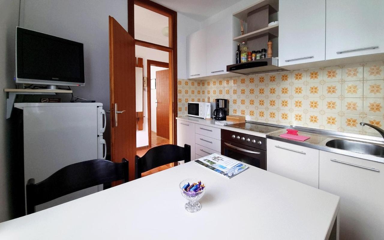 Beautiful Apartment With Picturesque View And Free Parking ポルトローシュ エクステリア 写真
